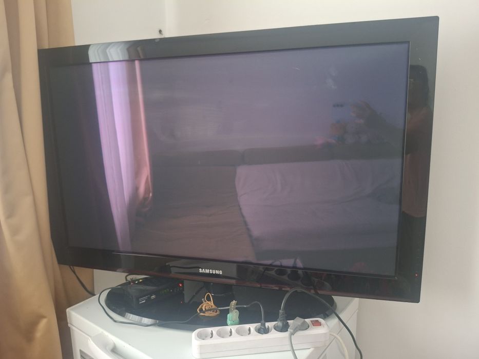 Морозильник, диван,  телевизор