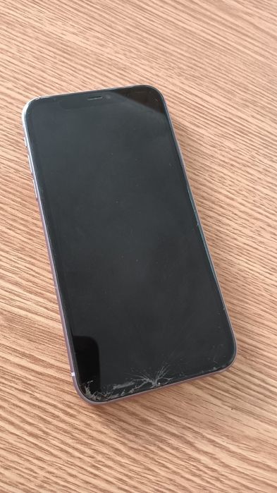 vand iphon 11 ecranul cel original ,se poate vedea in poza ca este si displayul