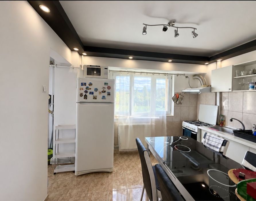 Proprietar Inchiriez apartament cu 2 camere cu parcare privata zona intre lacuri