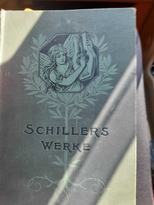 Книга с 20 произведения на Шекспир