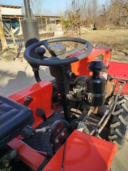 Mini traktor zubr 1105