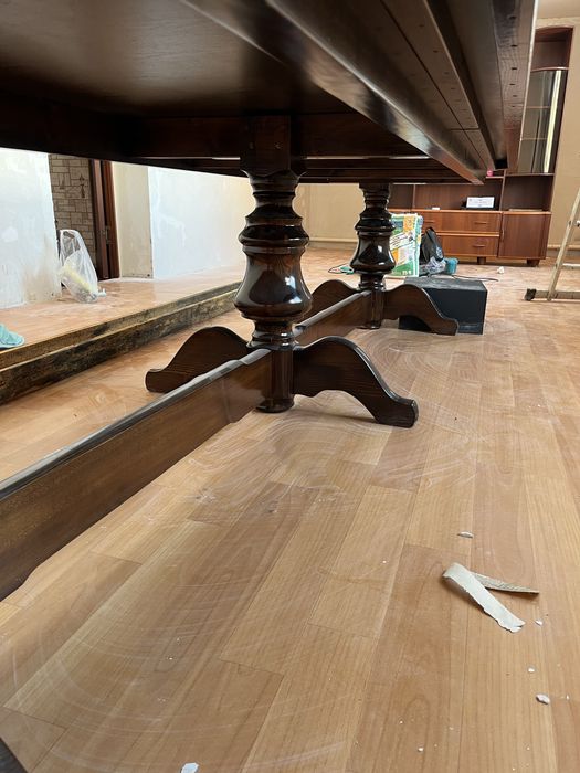 Стол со стальями