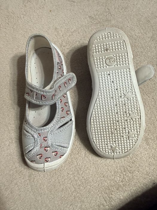 Подарявам детски пантофи за момиче – размер 28