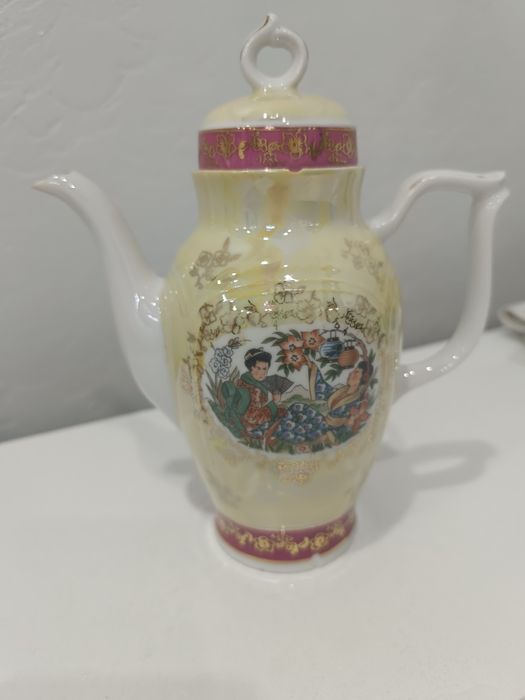 Продам срочно посуду