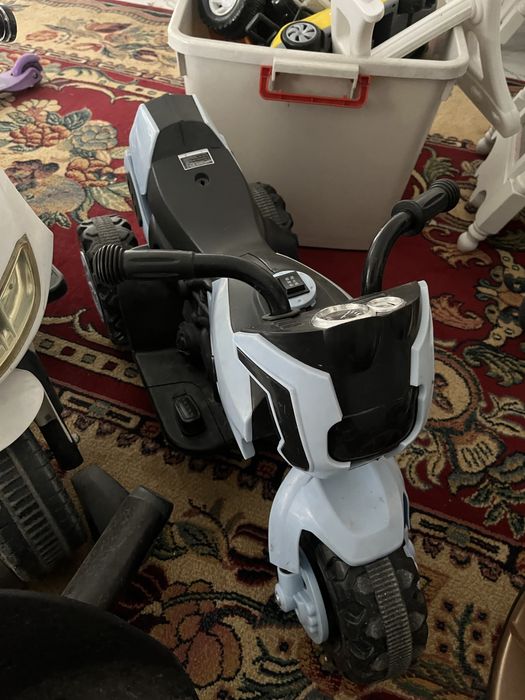 Продам детские машинки