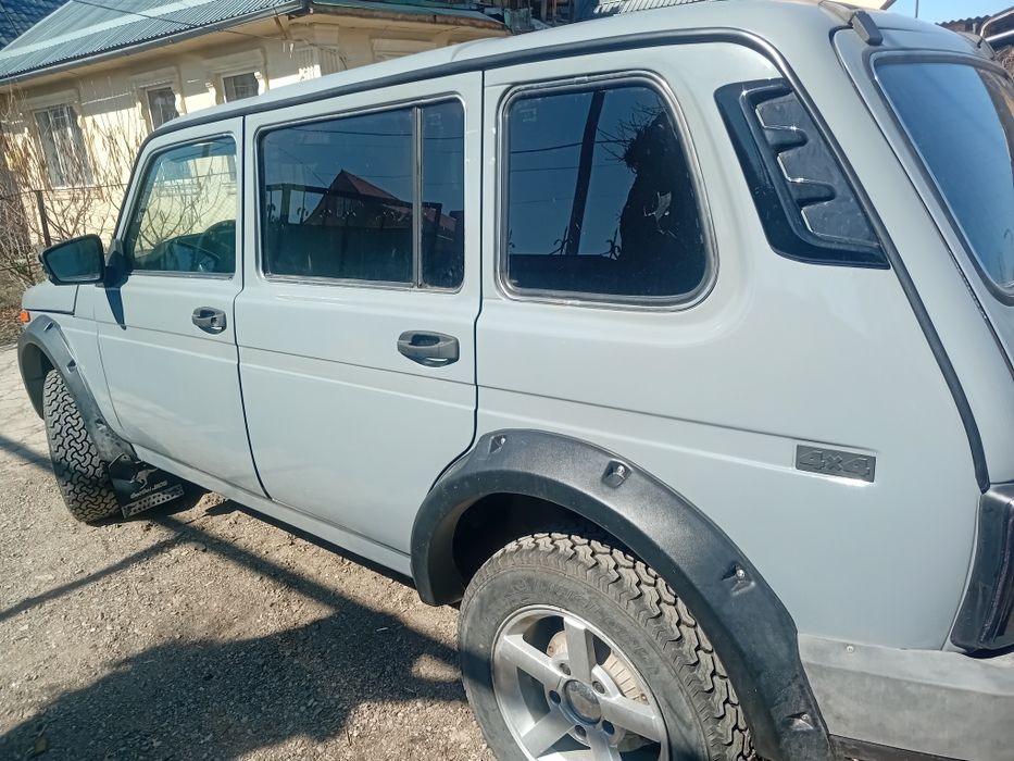 Продам ниву 21310