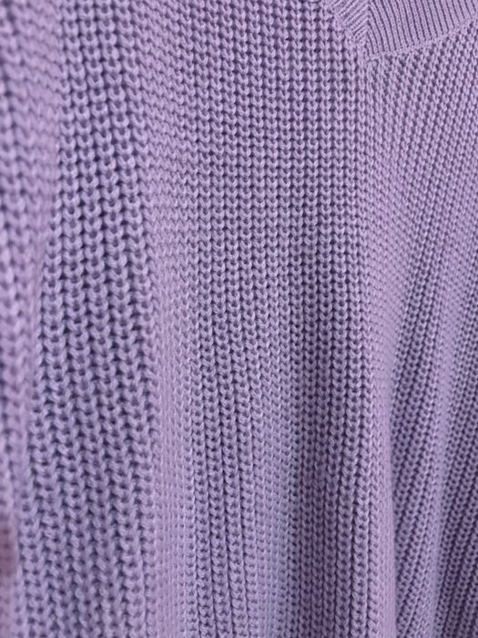 Виолетов пуловер