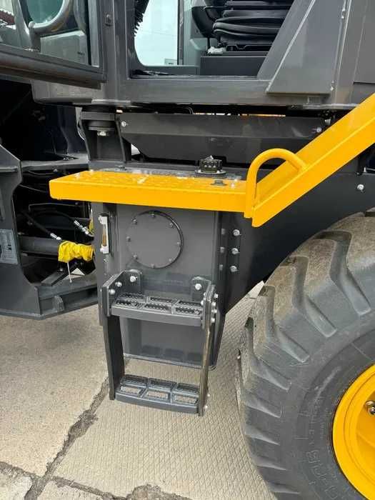 Фронтальный погрузчик XCMG XC938 со стандартным ковшом 1,8 м³ джойстик