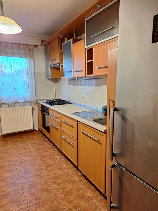 Inchiriere Apartament 4 camere, zona Strand 1 (zona liceul O. Ghibu)