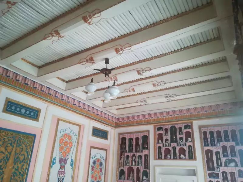 Mehmonxona qurish uchun qulay joyda joylashgan hovli sotiladi.