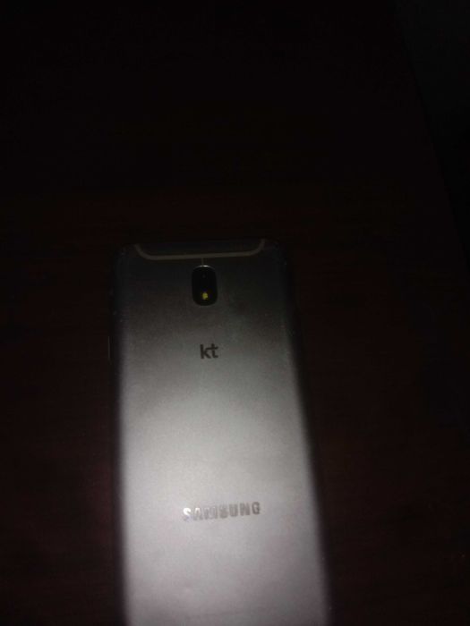 Samsung J7+ telephone