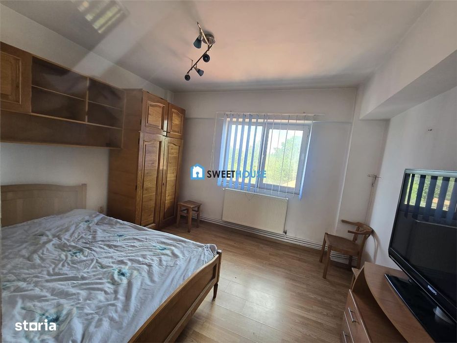 Apartament decomandat cu 3 camere, 2 bai si 3 balcoane  Str. Tabacari,