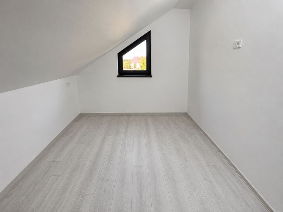 Casa  , parter plus mansarda.