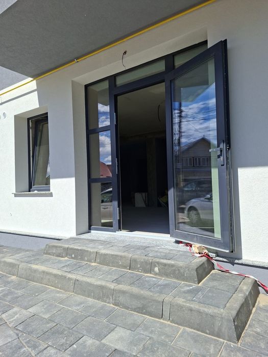 Inchiriez spatiu comercial 105 mp