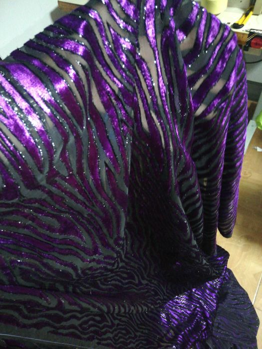 Material textil pentru croitorie damă.