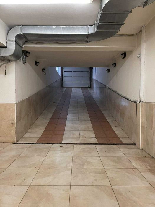 Дава се под наем Тристаен апартамент в Варна, Център - 120 кв.м за 1196.97 € - Снимка #13