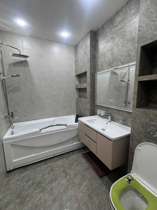 Продается 3х комнатная с качественным ремонтом ЖК Oq Saroy 3/4/8