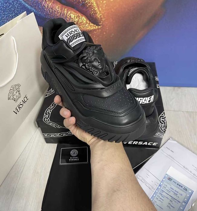 Vand versace odissea black. orice marime disponibila