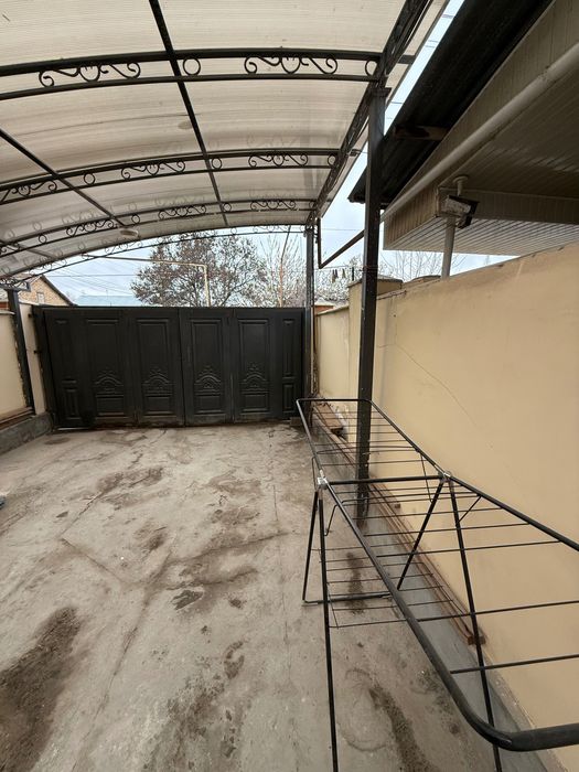 Shahar markazida fayzli hovli uy