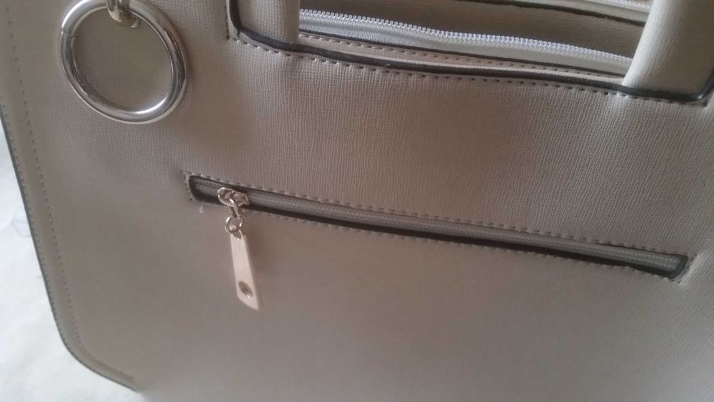 Сумка молочного цвета