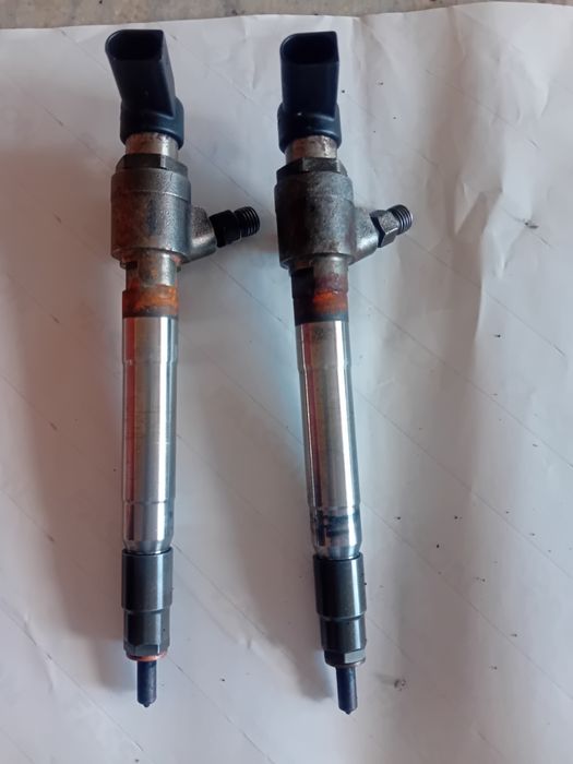 Vand 2 injectoare euro 5