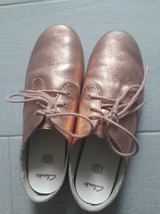детски обувки Clarks боси и златисти