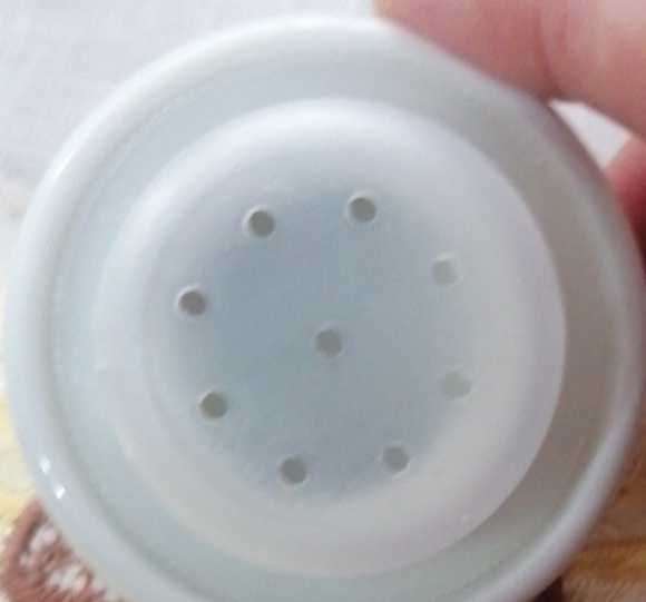 Пълен комплект  24 порцеланови съда за подправки с оригинална етажерка