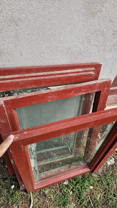 Uși si ferestre cu geam si feronerie