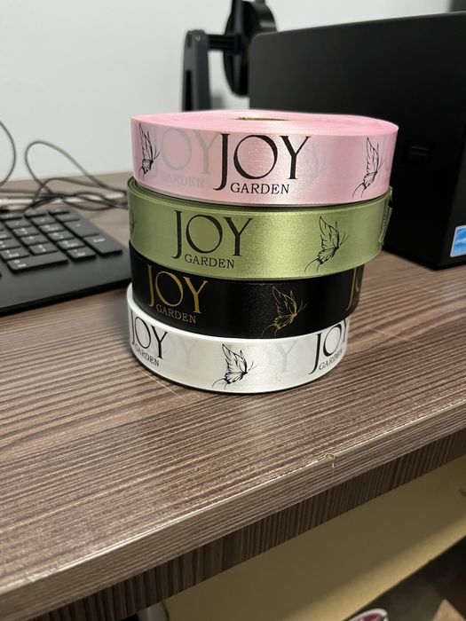 Лента и наклейка