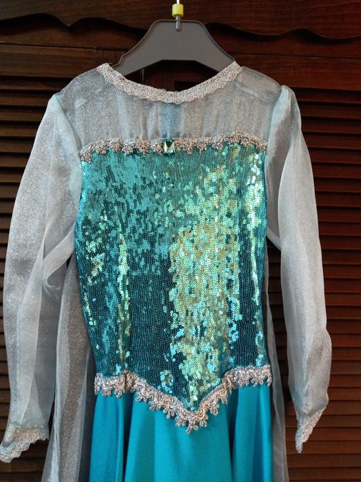 Rochie Elsa, facuta la comanda cu materiale de calitate.