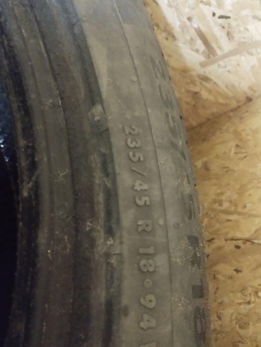 Продам 235/45 R18