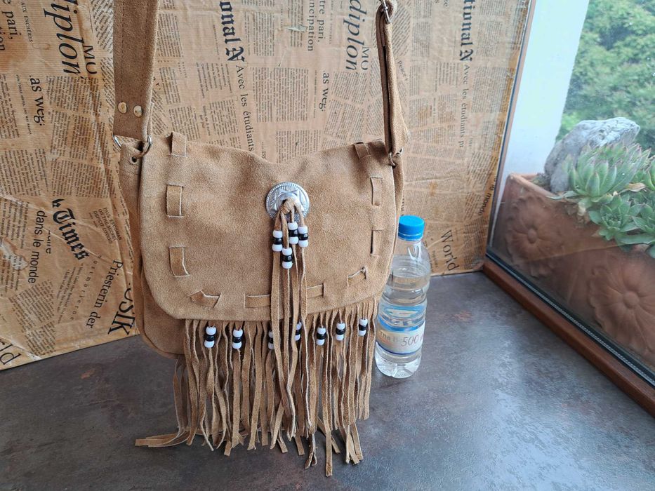 дамска чанта,малка велурена чантичка с ресни-естествена кожа,етно