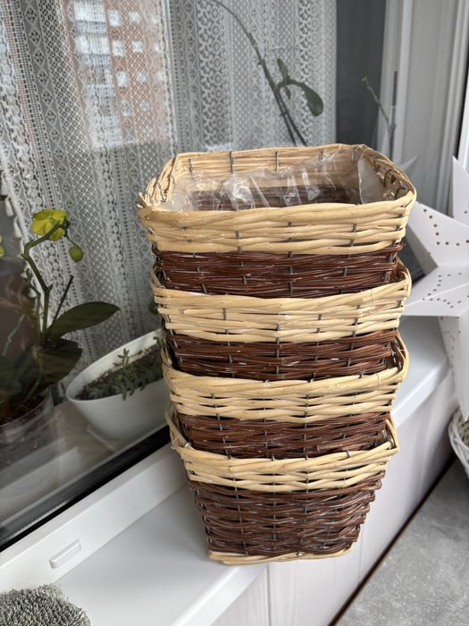 Стелаж коричневый деревяный