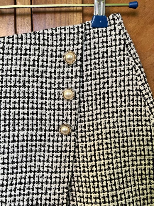 Pantaloni tip fusta mini