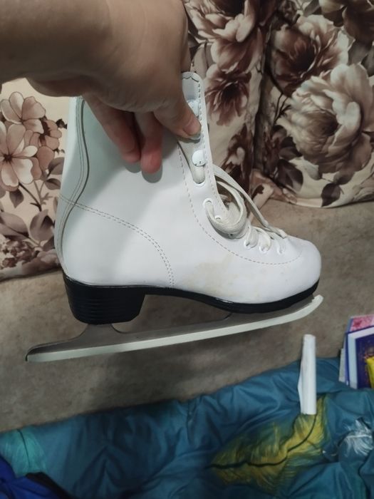 Продам коньки для девочки