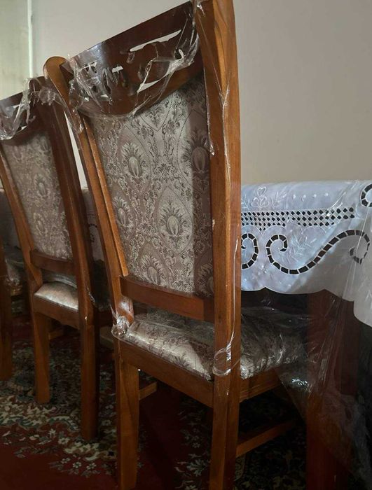 Продается стол со стульями 12 персон