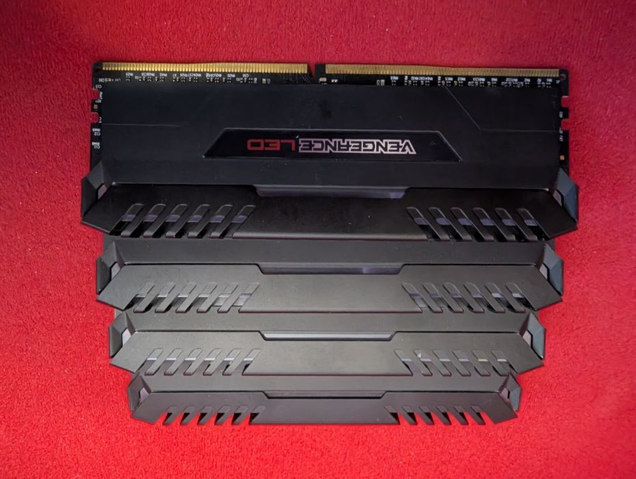 32GB (4x8GB) Corsair Vengeance LED RED | DDR4-3000 @DDR4-3200 CL16 | DDR4 RAM памет за AMD AM4 и за Intel системи