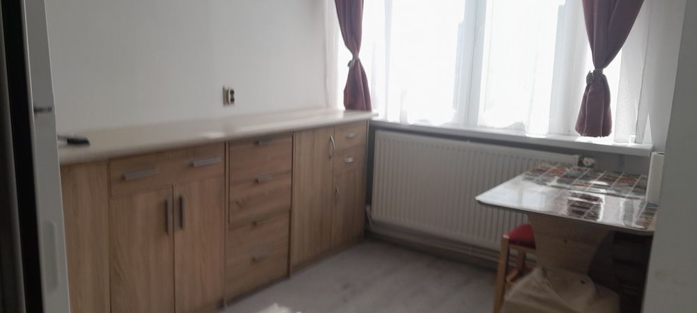 Închiriez garsoniera