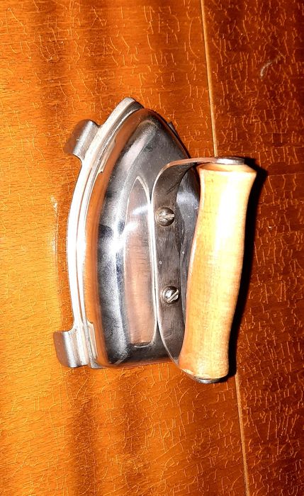 Игрушка утюг с подставкой нержавейка