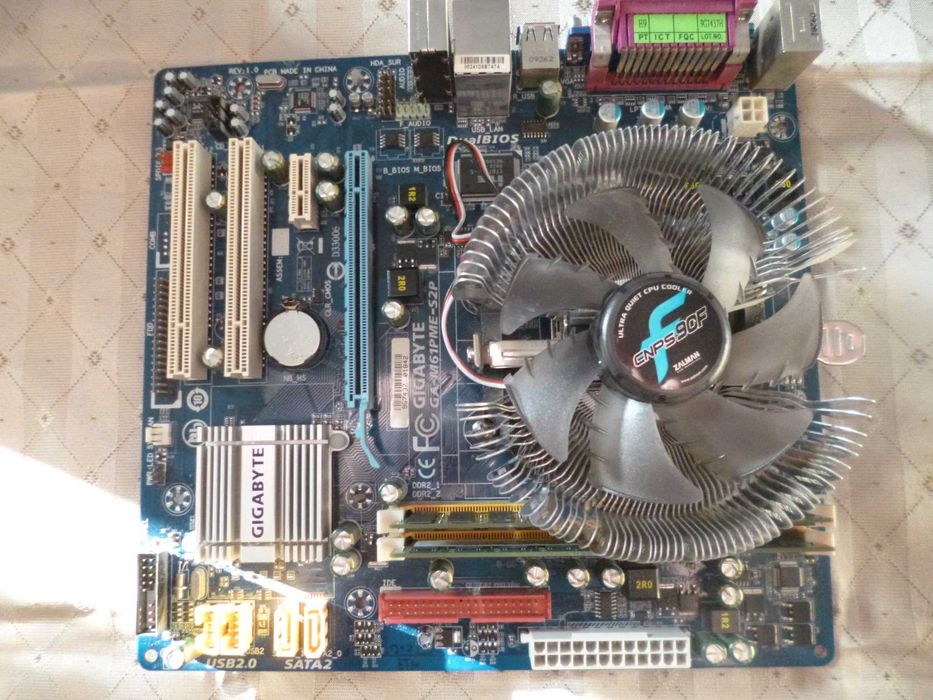 Дъно, процесор с охладител, видеокарта, захранване и RAM