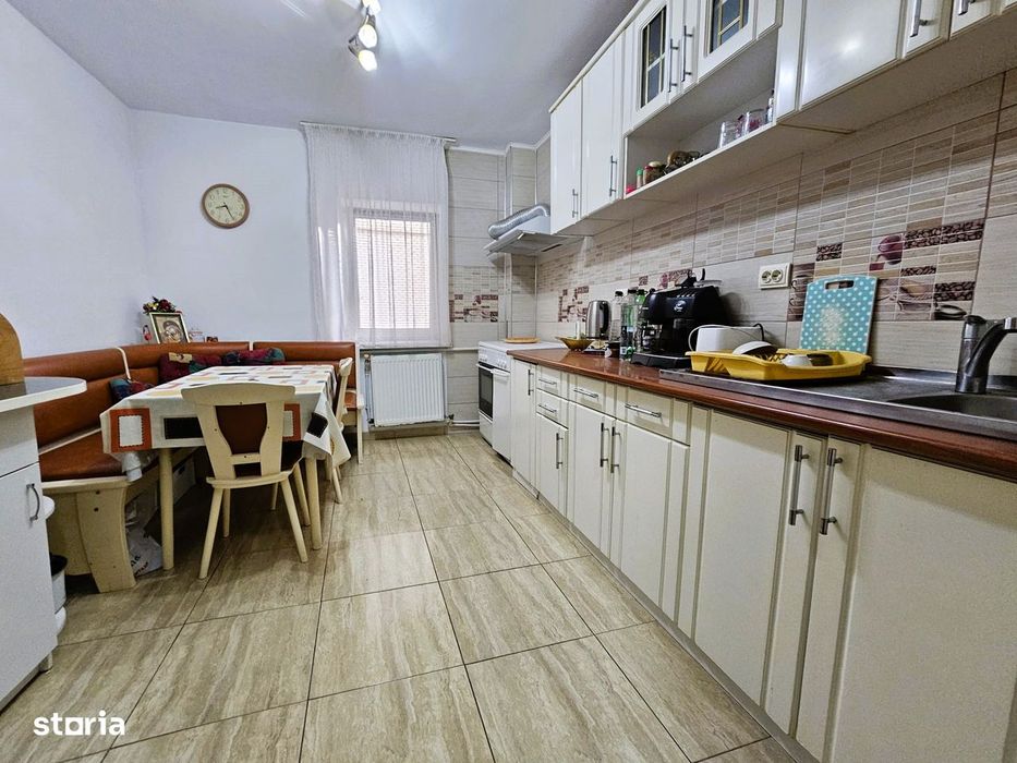 Apart. 4 Camere de Vânzare – Cart. E3, Etaj 3/4, Mobilat și Utilat