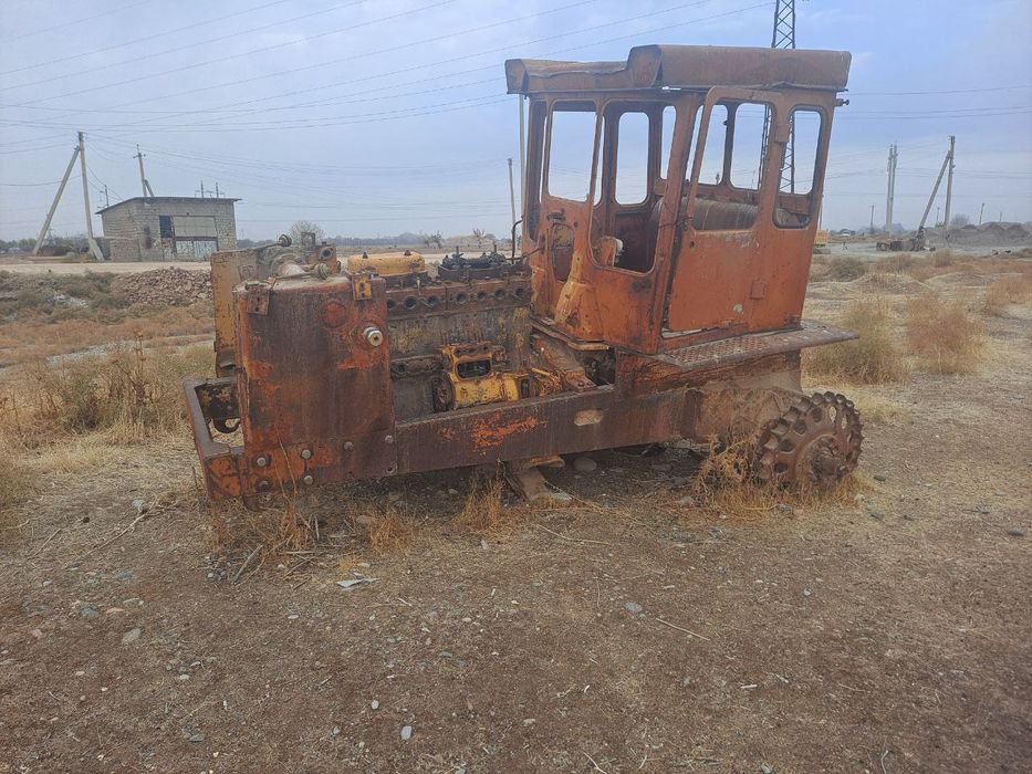 Трактор Дизель эхтиёт кисмлари сотилади.