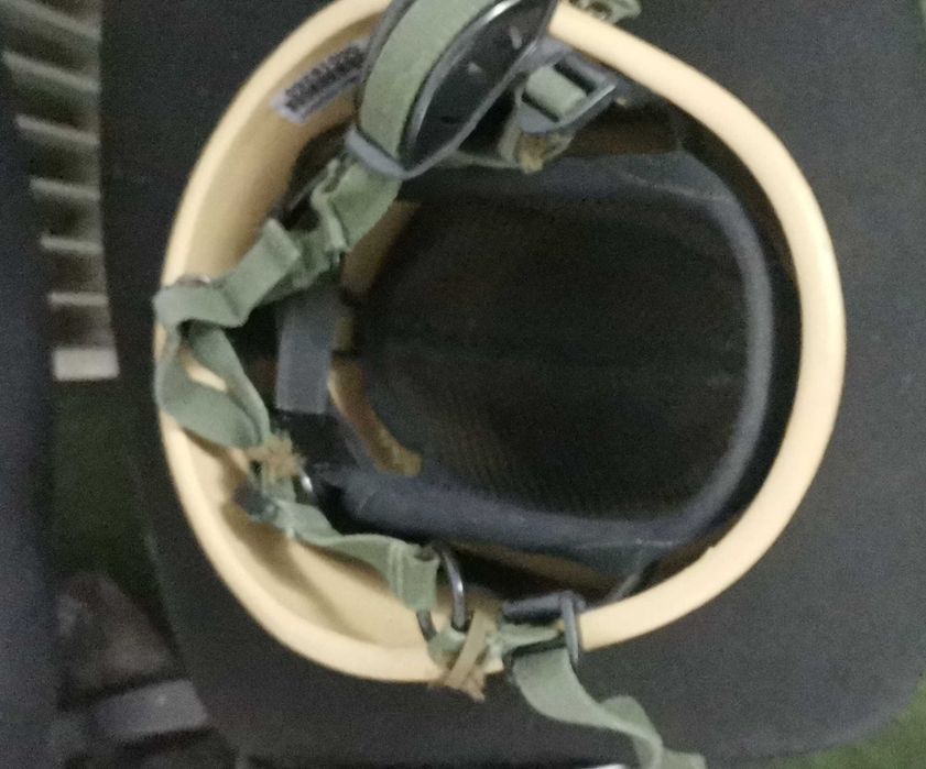 Vând casca balistica