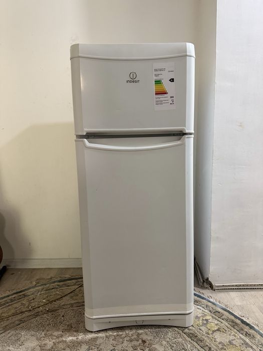 Muzlatgich sotiladi indesit b/u