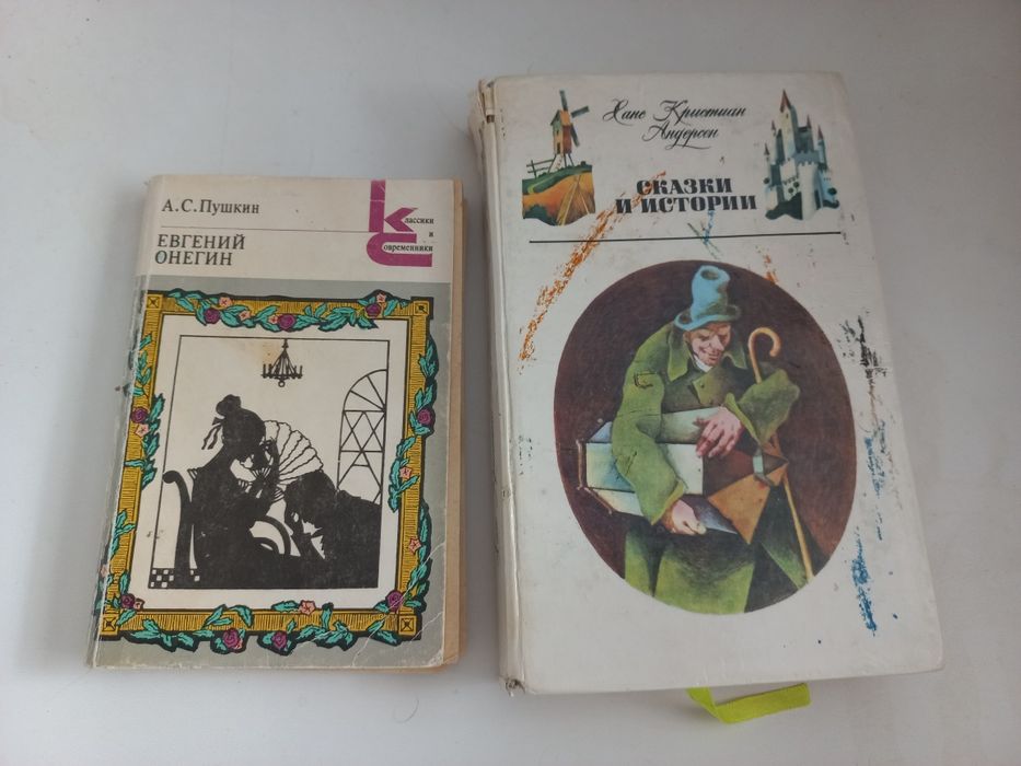 Отдам книги,раскраски и тд