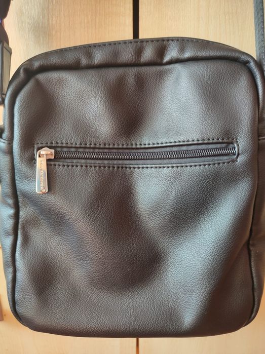 Продам сумку через плечо David Jones