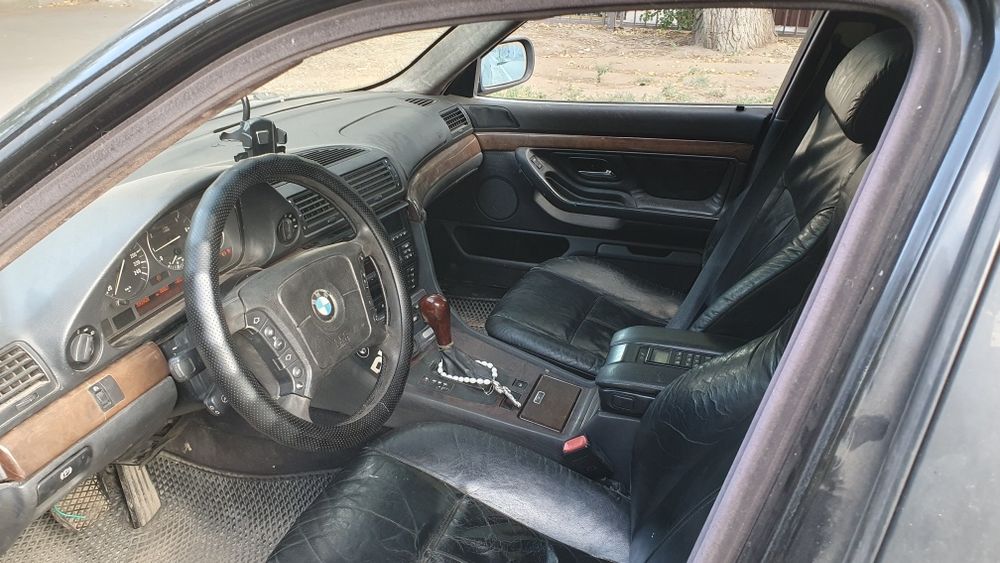 Продам BMW e38 728i