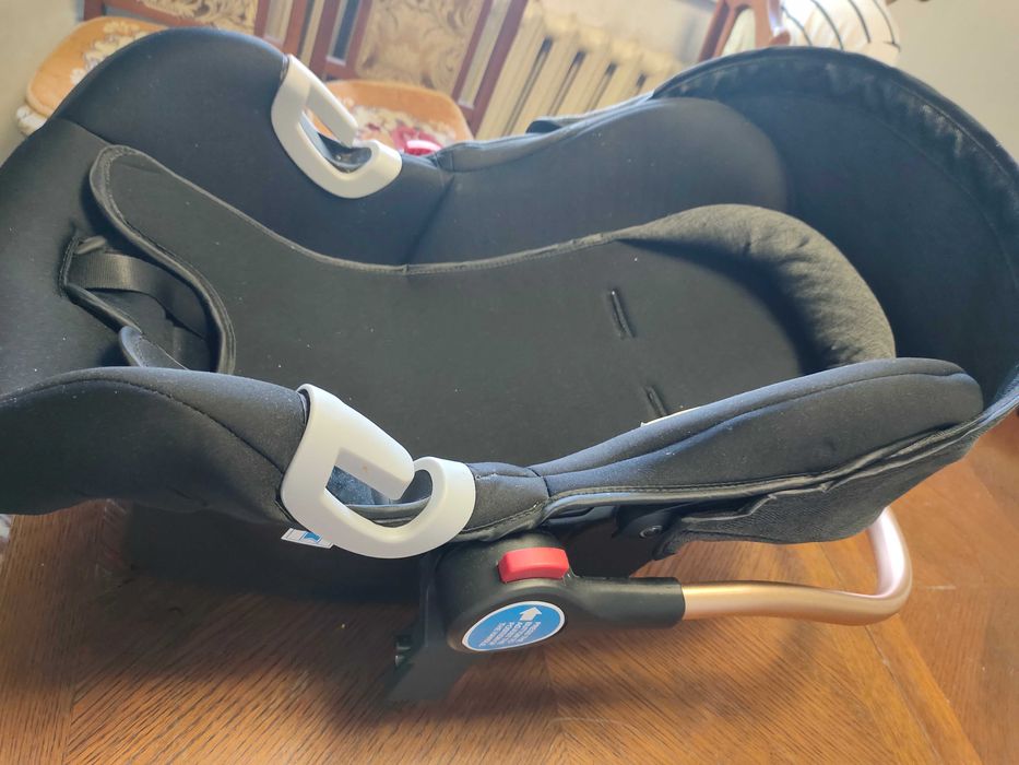 Продам коляску 3 в 1