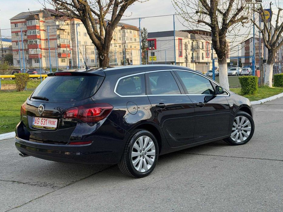 Opel Astra J Model Cosmo - Posibilitate Rate