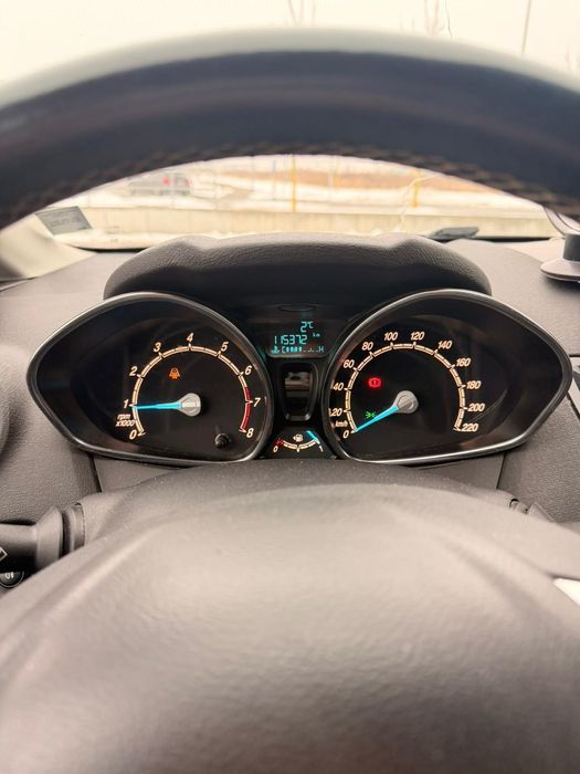 Vând Ford fiesta ecobust full option